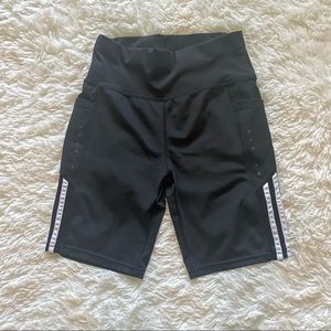 Medium black and white bike / yoga shorts with pockets and elastic waste